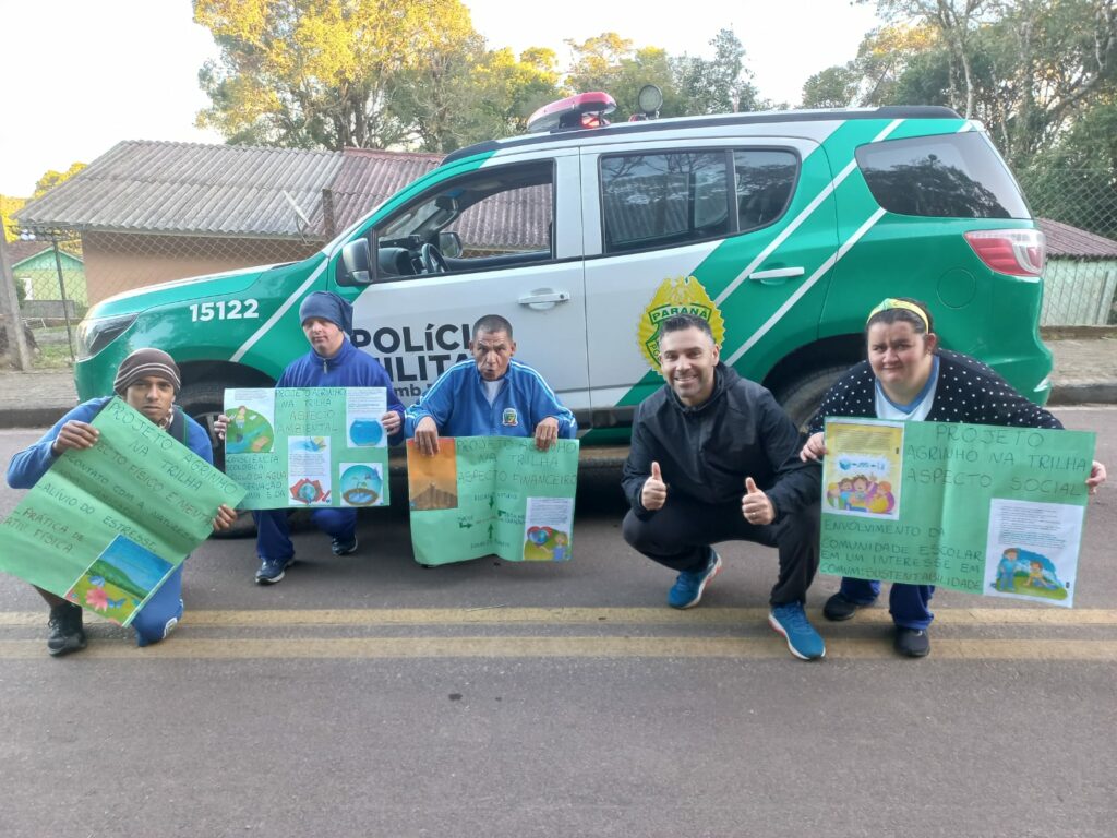 Mutiroes Contam Com O Apoio Do Batalhao Da Policia Ambiental Do Parana Alunos Da Escola Especial Joana Valache Ajudam Nos Mutirões De Coleta De Resíduos Em Quatro Barras