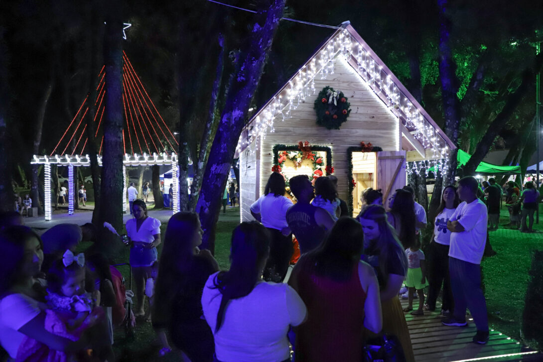 Casa Do Papai Noel Atraiu Centenas De Pessoas Ao Bosque Do Jardim Paulista Eventos Natalinos Refletiram Positivamente Nas Vendas Locais, Avaliam Comerciantes