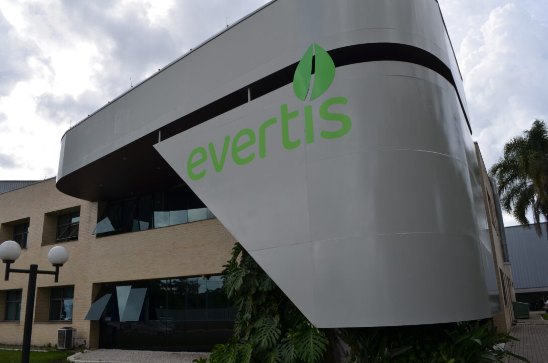 A Evertis Tem Uma Tecnologia De Reciclagem Propria Alem De Contar Com Um Laboratorio De Pesquisa Desenvolvimento E Inovacao 1 Evertis Adquire Moderno Equipamento Que Vai Garantir Aumento Da Produção E Novos Produtos