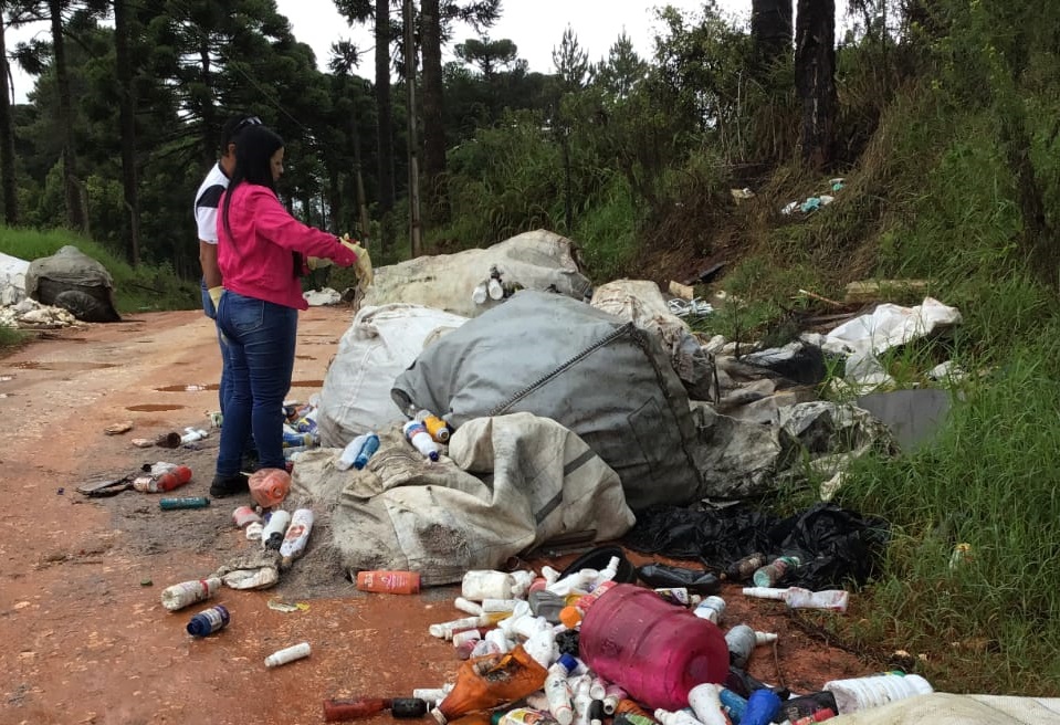 WhatsApp Image 2023 04 18 at 11.41.37 Rua da Colônia Faria vira ponto de descarte de lixo e Prefeitura é acionada