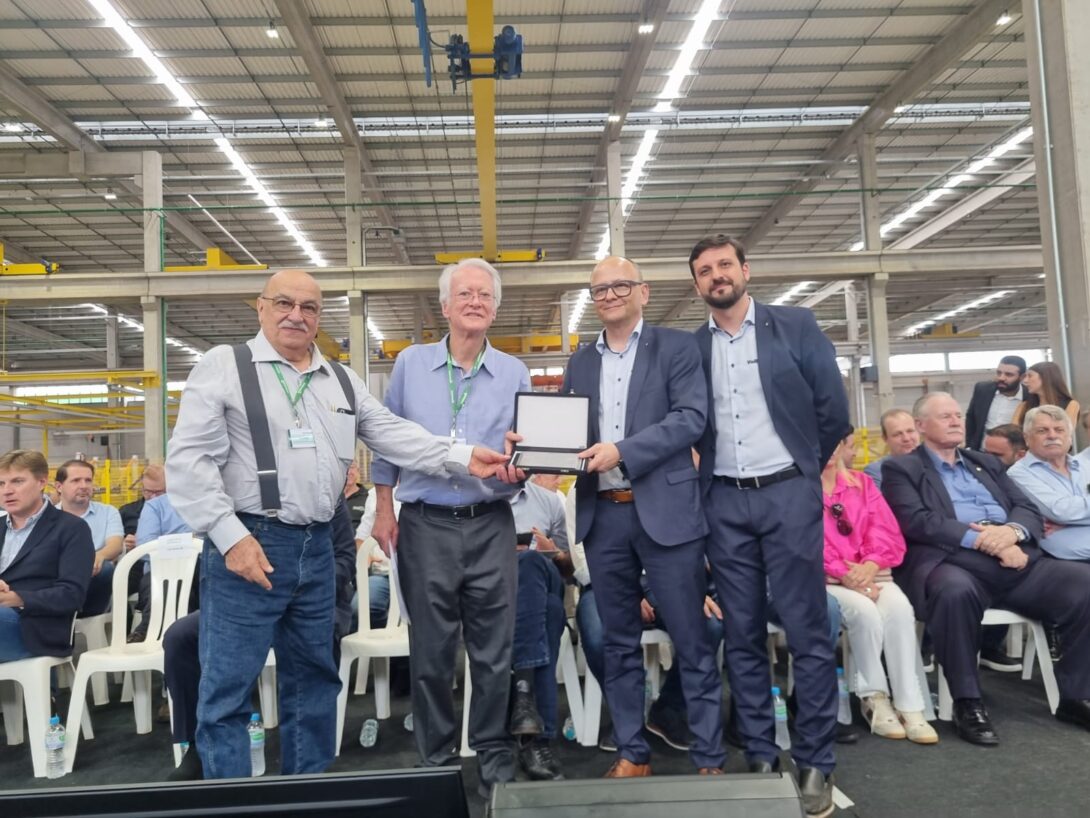 Pag. 5 Autoridades Locais E Representantes Da Empresa Estiveram Presentes No Lancamento Da Fabrica Cascavel Ganha Primeira Fábrica Automatizada De Prédios Do Brasil